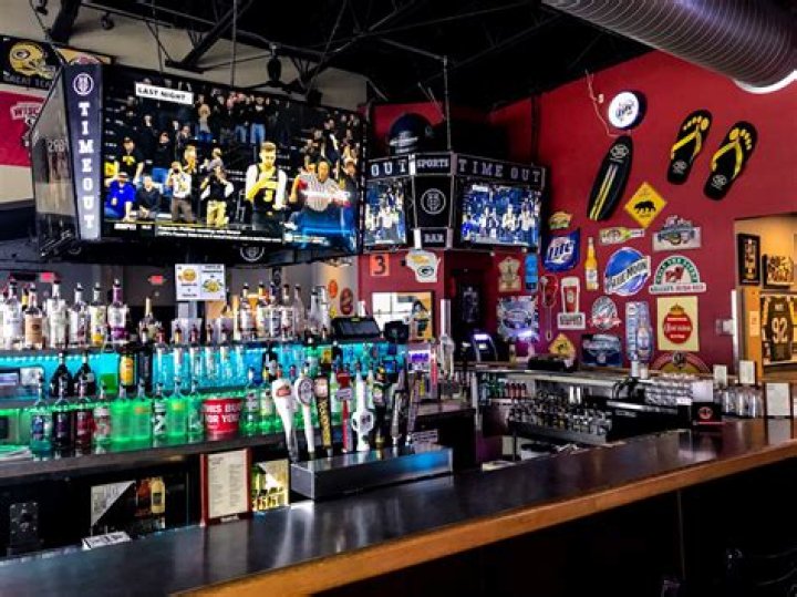 Wild &lsquo;N Out Sports Bar in Miami Beach