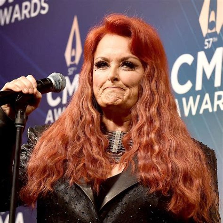 Wynonna Fans Diss The CMA Awards – ‘Icon’ Missing From Female Tribute – Hollywood Life