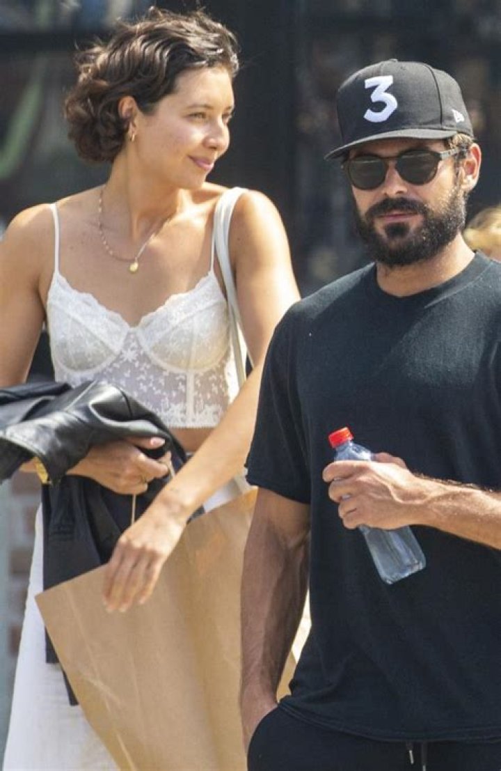 Zac Efron & GF Vanessa Valladares Prove They’re Going Strong While Heading To Beachside Lunch