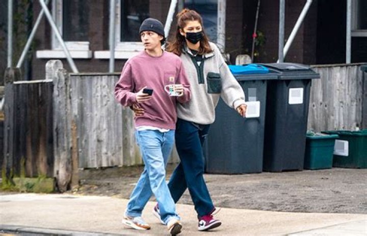 Zendaya Wraps Her Arm Around Tom Holland In The UK — See PDA Pic – Hollywood Life
