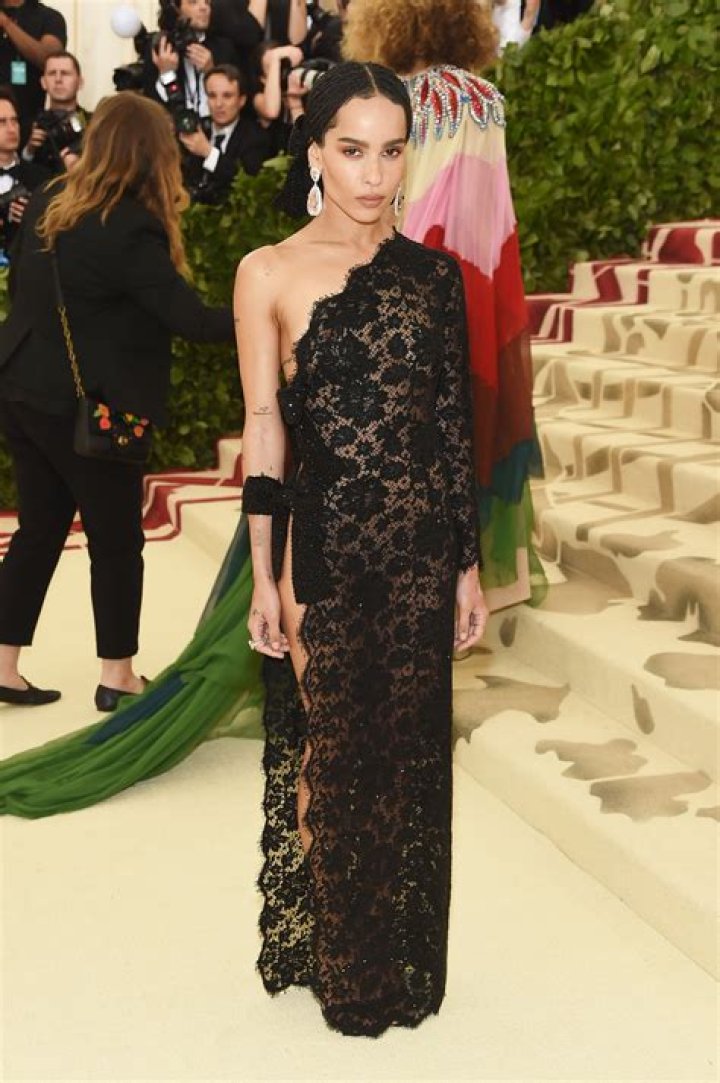 Zoe Kravitz’s Dress At Met Gala 2018 — Pics – Hollywood Life