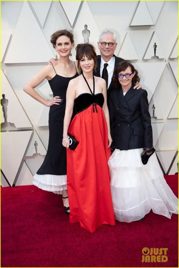 Zooey Deschanel At 2019 Oscars